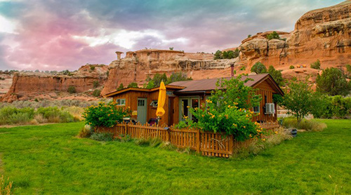 CANYON HIDEOUT CABIN